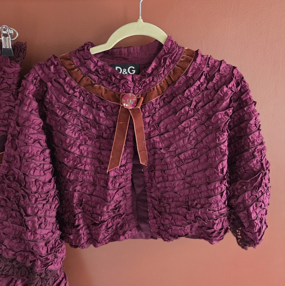 Vintage D&G Dolce & Gabbana Purple Ruffle Textured Jacket w/ Velvet Bow – IT 38